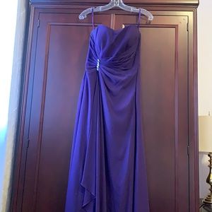Plum formal dress. Size 6. 10/10 condition